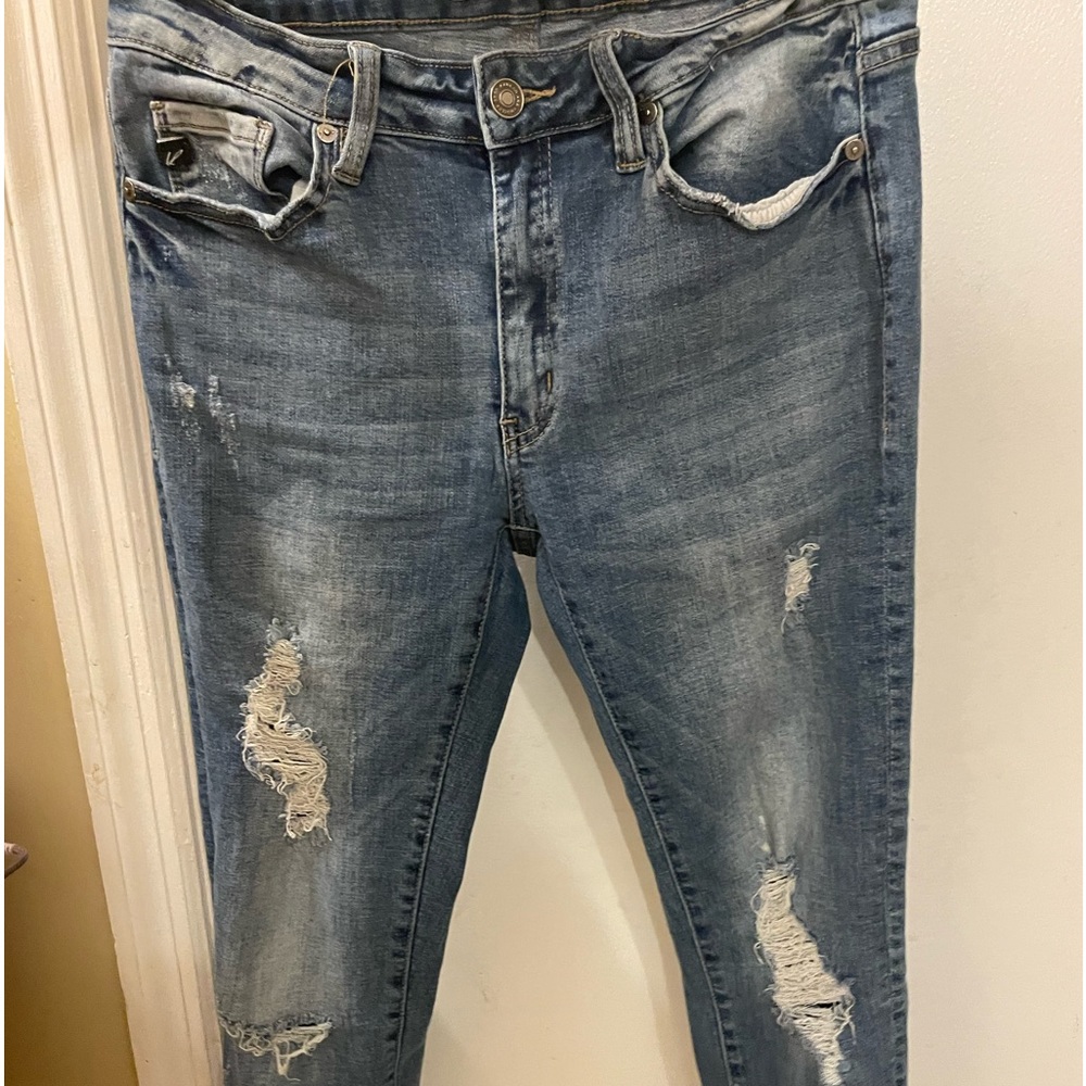 Cute Kan can ankle frayed form flattering jeans ❤️ EUC